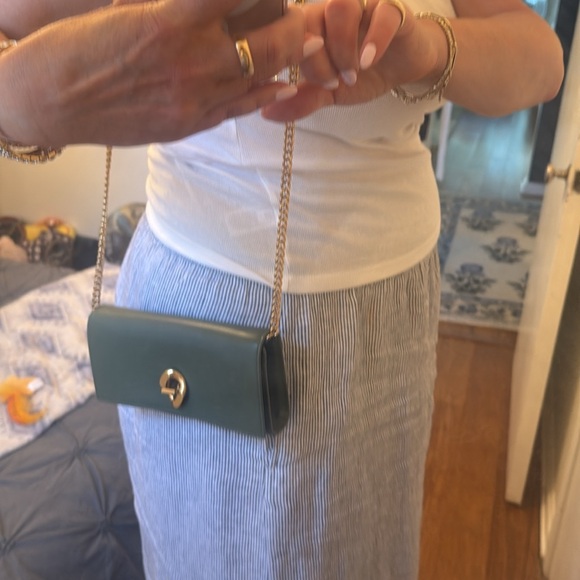 Chic Green Clutch with Gold Chain - Picture 6 of 6
